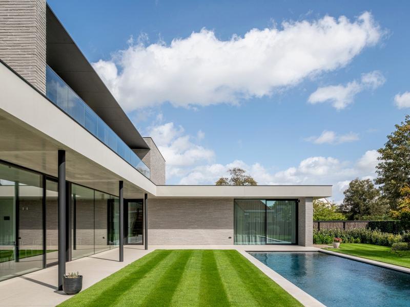 alleenstaande woning met zwembad Oostduinkerke