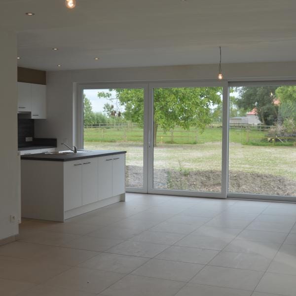moderne woningen Pervijze